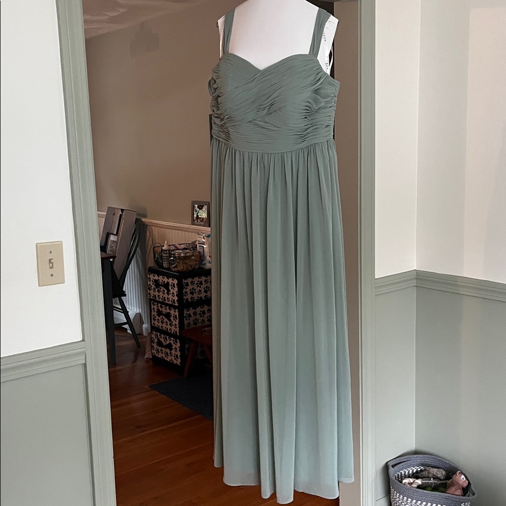 AZAZIE ZAPHEIRA
Matcha A-Line Ruched Chiffon Dress